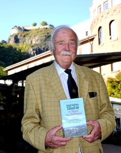 Prof. Burkhard Helpap im Jahr 2018 bei der Präsentation seiner neuen Krankenhauschronik. Bild: Jagode